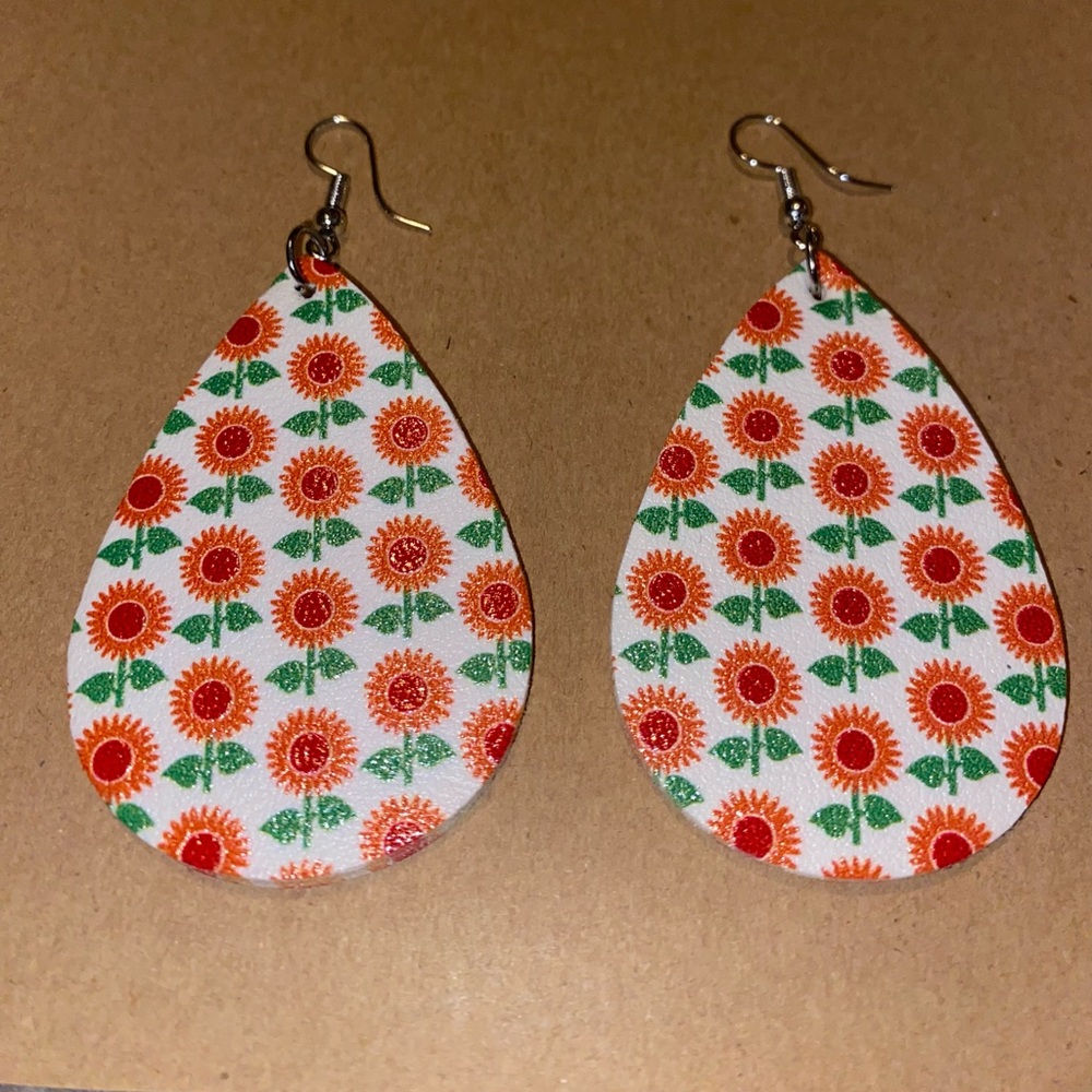 ☀️3/$9☀️ Sunflower Floral Teardrop Earrings - Orange and Green